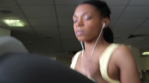 Female running on treadmills — Stock Video