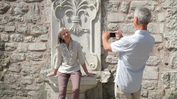 Male taking picture of woman — Stock Video