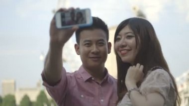 Çift alarak kendi portresi