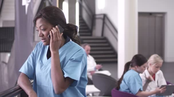 Female nurse talking on mobile phone — Stock Video