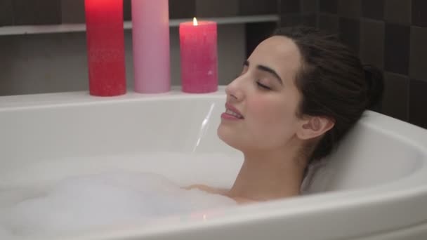 Woman relaxing in bath — Stock Video