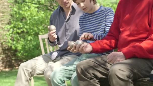 Grandfather with bocce — Stock Video