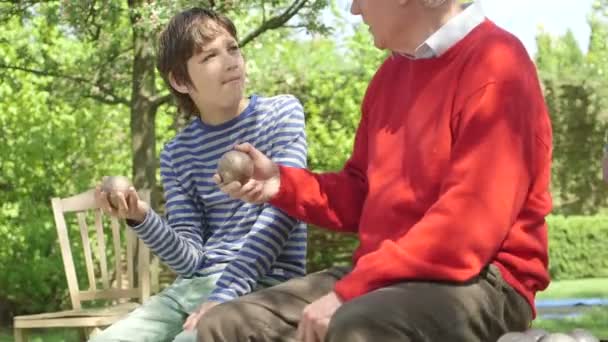 Abuelo con bocce — Vídeos de Stock