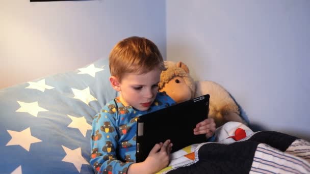 Boy with digital tablet — Stock Video