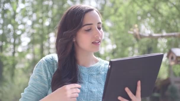 Couple using digital tablet — Stock Video