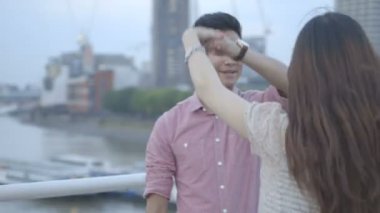 Köprüden yürüme Çift