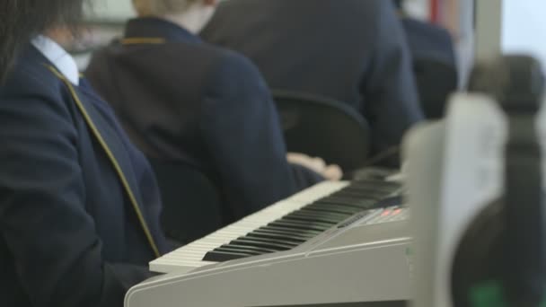 Musik lärare undervisning barn — Stockvideo