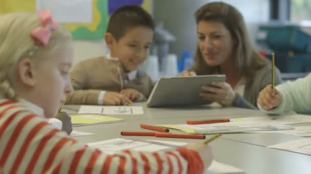 Teacher and school children — Stock Video