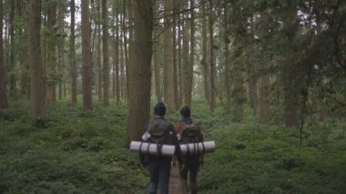 ormanda yürümek çift