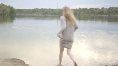 suda çalışan kadın