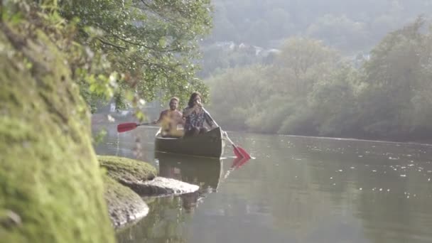 Casal remo barco — Vídeo de Stock