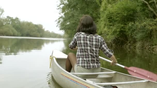 Pareja bote de remos — Vídeo de stock