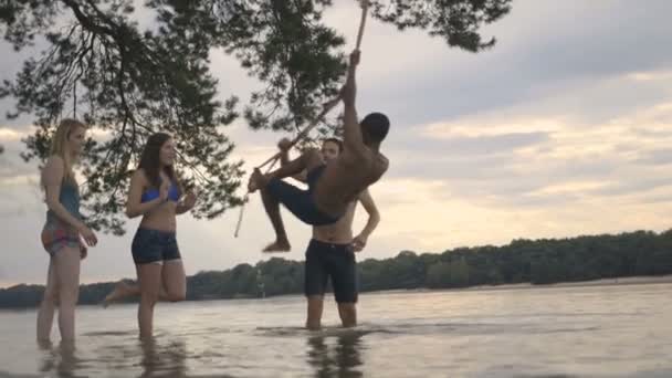 Friends playing on rope swing — Stock Video