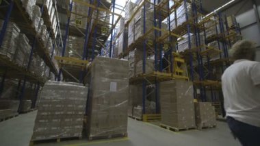 Depoda çalışanlar