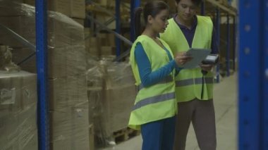 Mühendisler dijital tablet kullanma