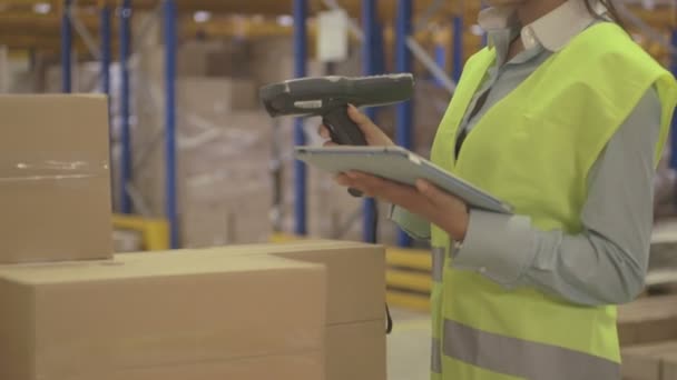 Woman using barcode reader — Stock Video
