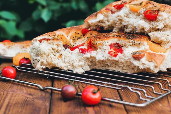 Focaccia Pan Italiano Pan Con Tomates Comida Casera Cocinar Casa — Foto de Stock