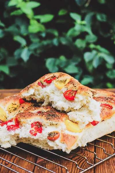 Focaccia Pan Italiano Pan Con Tomates Comida Casera Cocinar Casa — Foto de Stock