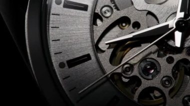 Saat yüz üzerinde çalışan ikinci ok yakın plan