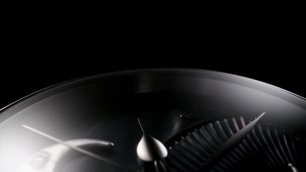 Roterend horloge met maan, zon en tweede pijl — Stockvideo