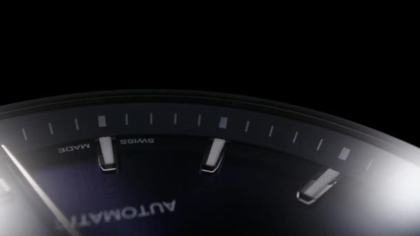 Tweede pijl draait op Zwitserse automatische horloge — Stockvideo