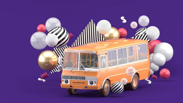 Orangefarbene Busse Zwischen Bunten Kugeln Auf Violettem Hintergrund Darstellung — Stockfoto