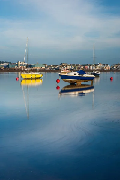 Dalgaların Çekildiği Yerde Uzun Süre Tekneler Göründü Tuzlu Shaldon Teignmouth — Stok fotoğraf