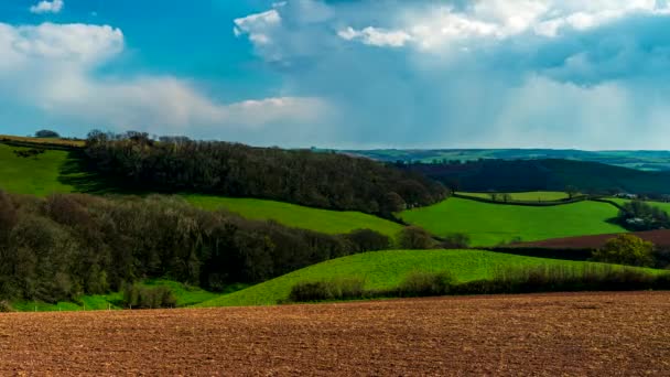 Fält Och Ängar Över English Village Devon England Europa — Stockvideo