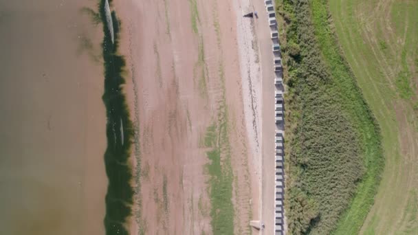 Παραλιακές Καλύβες Στην Παραλία Broadsand Από Ένα Drone Paignton Devon — Αρχείο Βίντεο