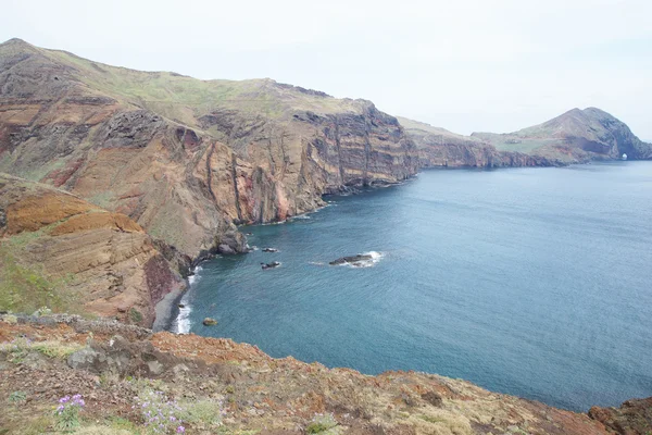 El sendero hacia el Cabo de Ponta de Sao Lourenco, Madeira, Portugal, Europa —  Fotos de Stock