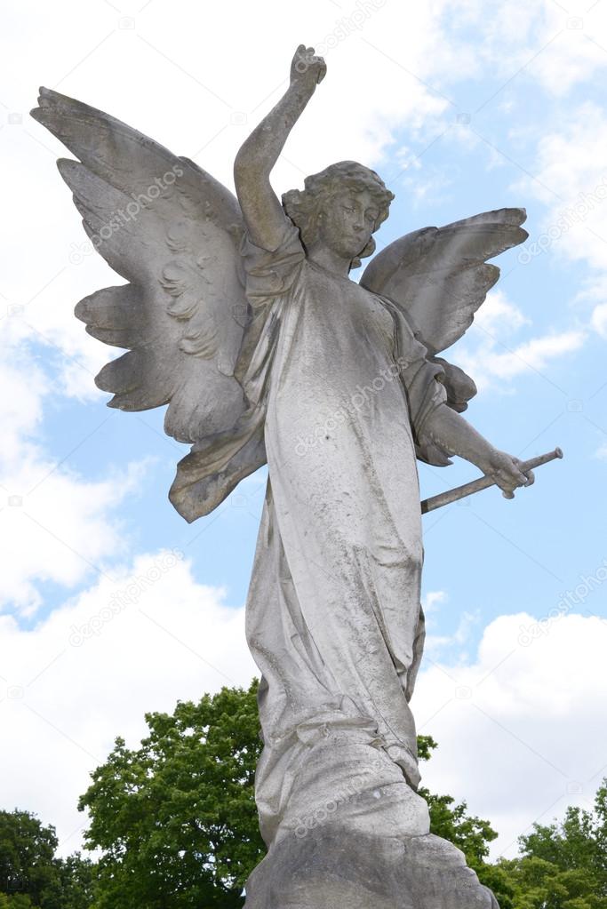 Estatua del Ángel Ángeles de Putney cementerio en Londres, Inglaterra