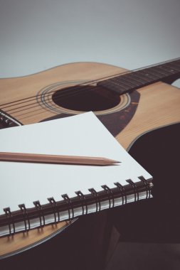 Kalem ve kağıt gitar vintage tarzı