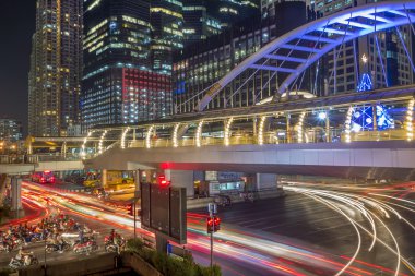 Gece trafik, Sathorn road, Bangkok Tayland