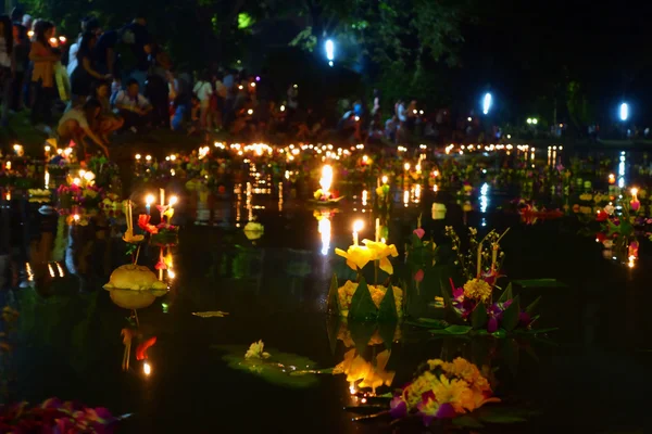 6. November 2014 - Loy Krathong Festival auf Klumpen Bangkok Thailand — Stockfoto