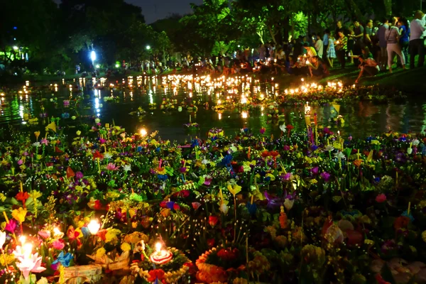 Bangkok Tailândia 6 novembro 2014 - Loy krathong festival no caroço — Fotografia de Stock