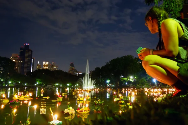 Bangkok Tailândia 6 novembro 2014 - Loy krathong festival no caroço — Fotografia de Stock