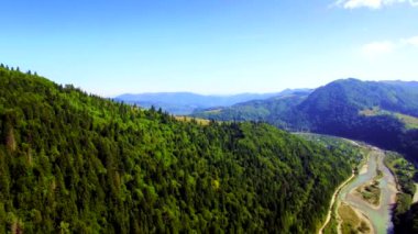 Karpatlar Dağları'nın havadan görünümü