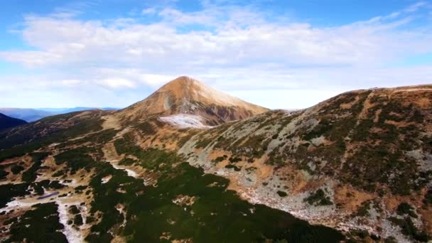 ウクライナ カルパティア山脈最高峰の航空写真 — ストック動画