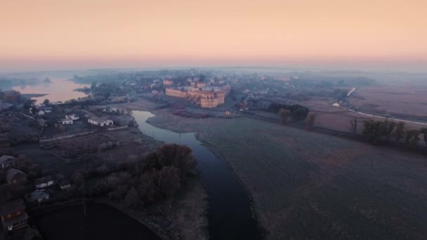 Vista aérea del antiguo castillo en Medzhibozh, Ucrania . — Vídeo de stock