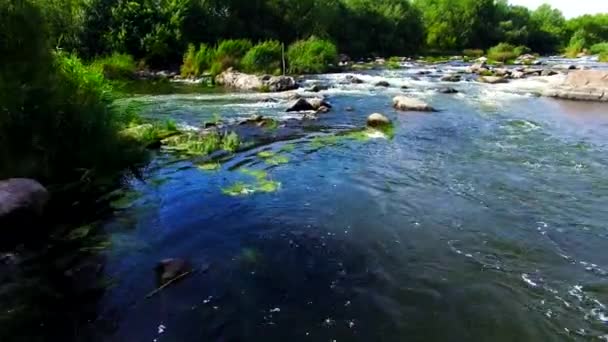 Vue aérienne de la rivière rapide — Video