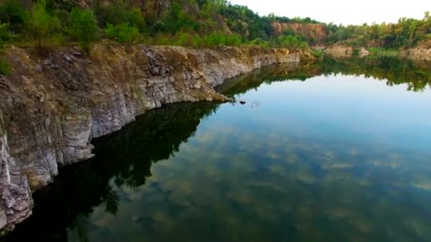 Aerial view of the mountain lake — Stock Video