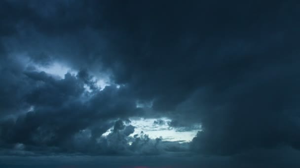 驚くほど曇りの日の出時間の経過 — ストック動画