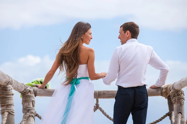 Bride and groom together on a wharf — Stock Photo, Image