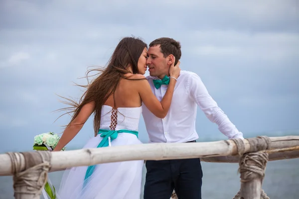 Bride and groom together on a wharf — Stock Photo, Image