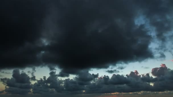Fantastiska molnigt solnedgång tidsinställd — Stockvideo