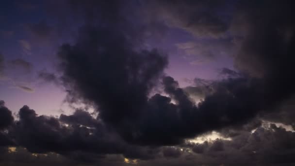 Şaşırtıcı bulutlu gün batımı zaman atlamalı — Stok video