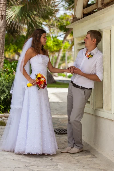 Bride and groom at wedding Day walking Outdoors — Stock Photo, Image