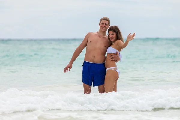 Strand par gå på romantiska resor — Stockfoto