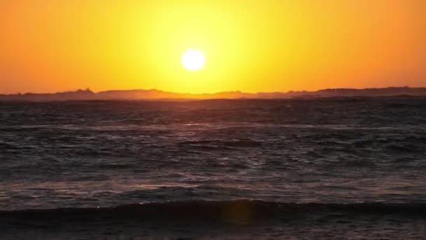 Belo nascer do sol acima do oceano — Vídeo de Stock