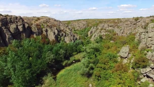 Aerial: flying in canyon, south Ukraine — Stock Video